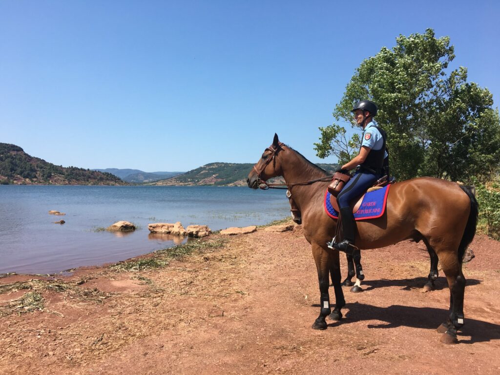 Balade à cheval au bord du lac Liksour